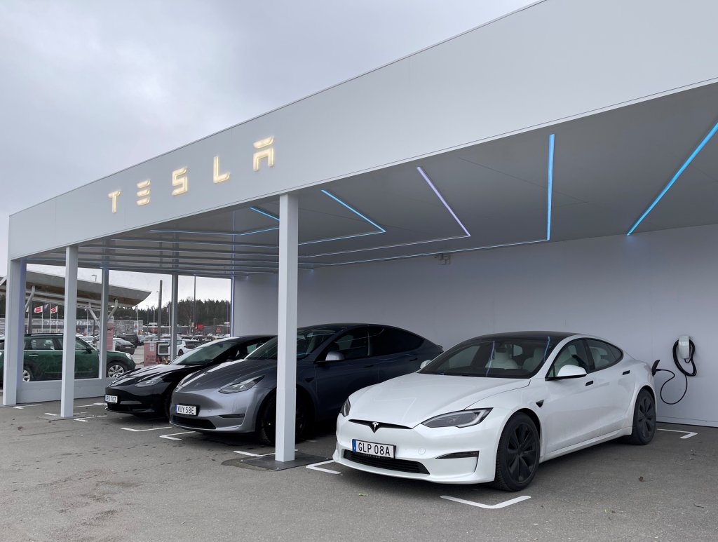 tesla_remote_test_drive_hub_orebro_1.jpg