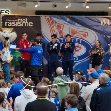 Vålerenga Football Club and Oslo City painted Oslo royal blue