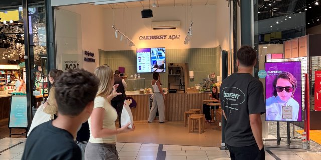 oakberry_shop_front.jpg
